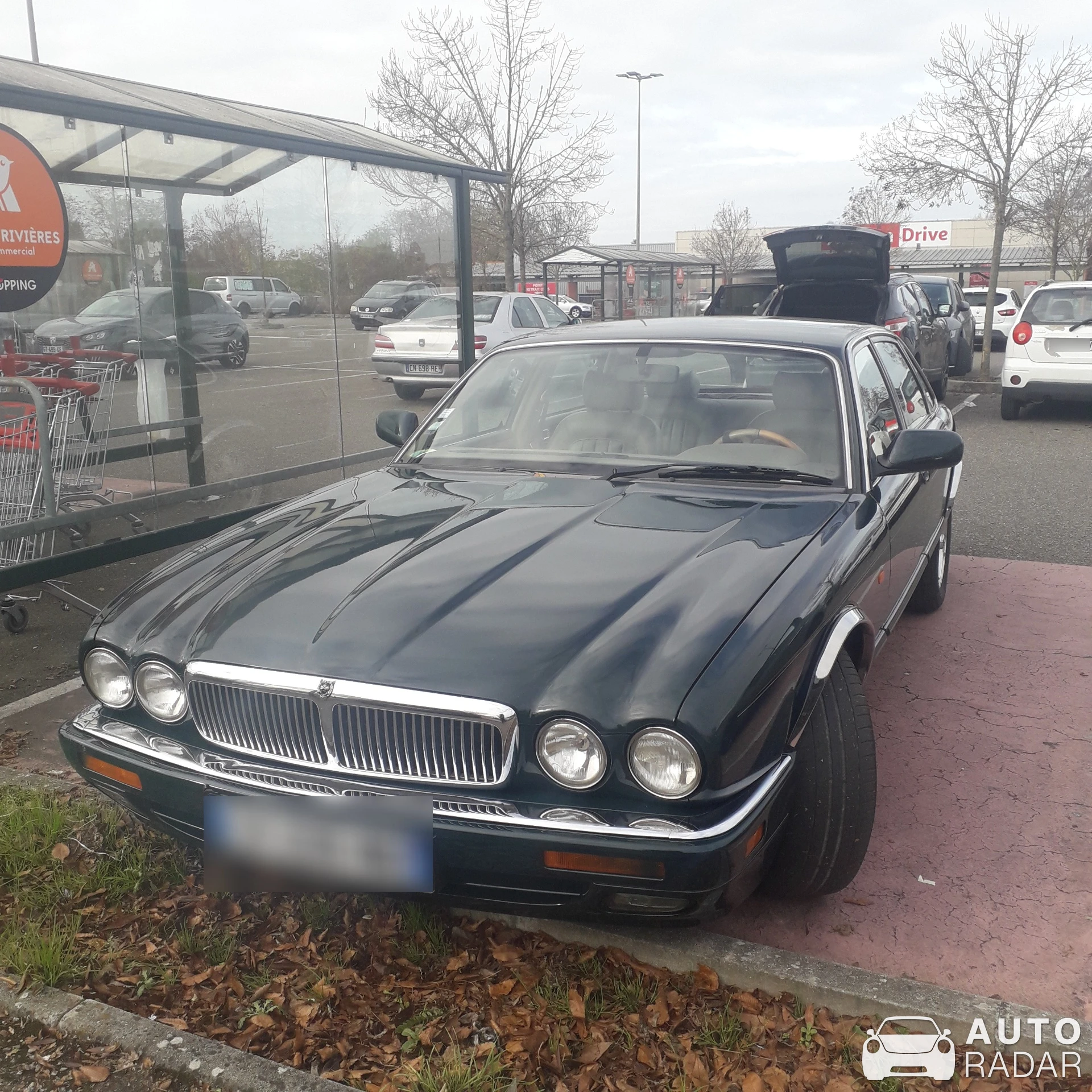 Jaguar XJ spotted in Montauban, France