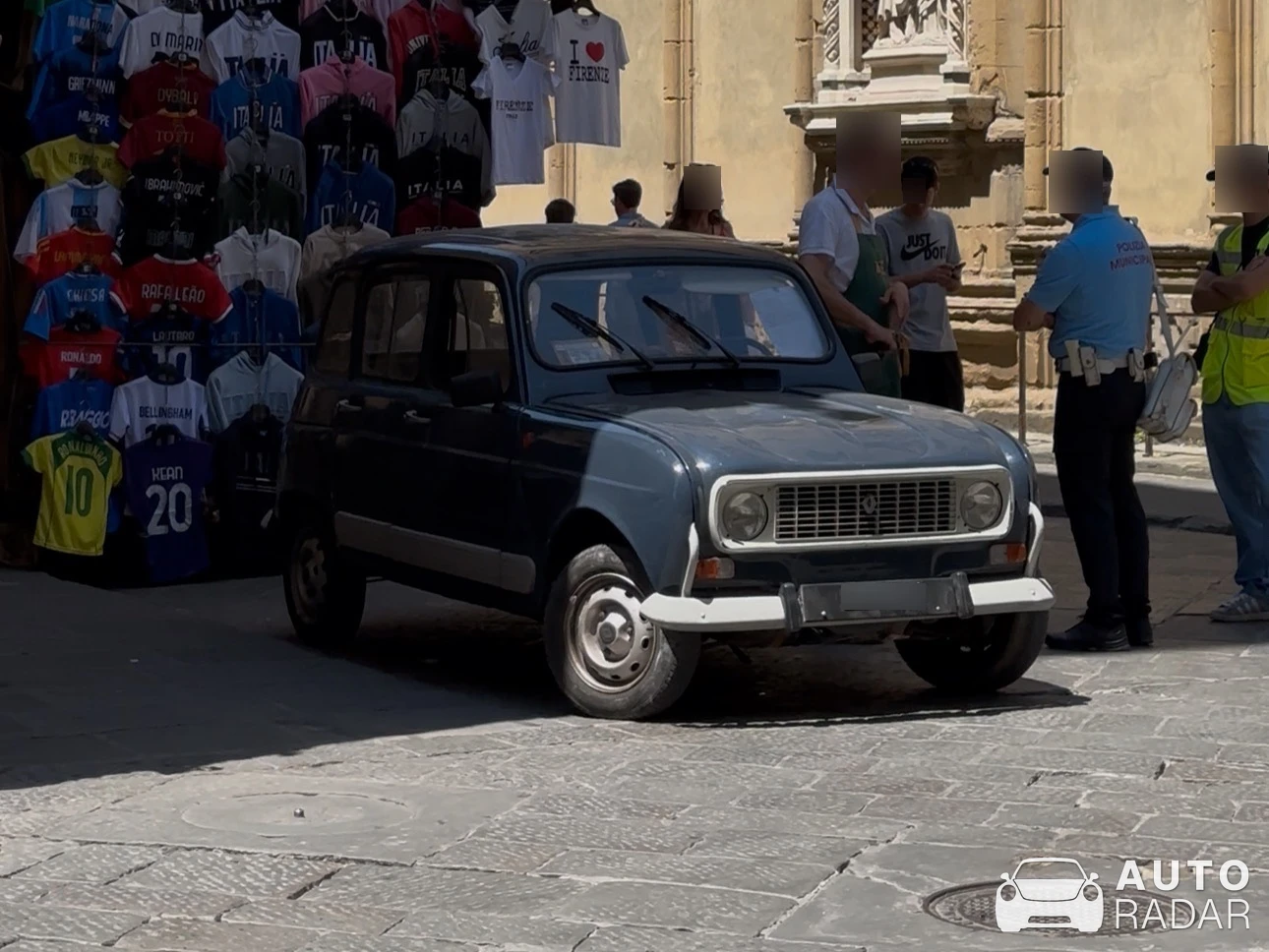 Renault 4 Plein-Air spotted in Firenze