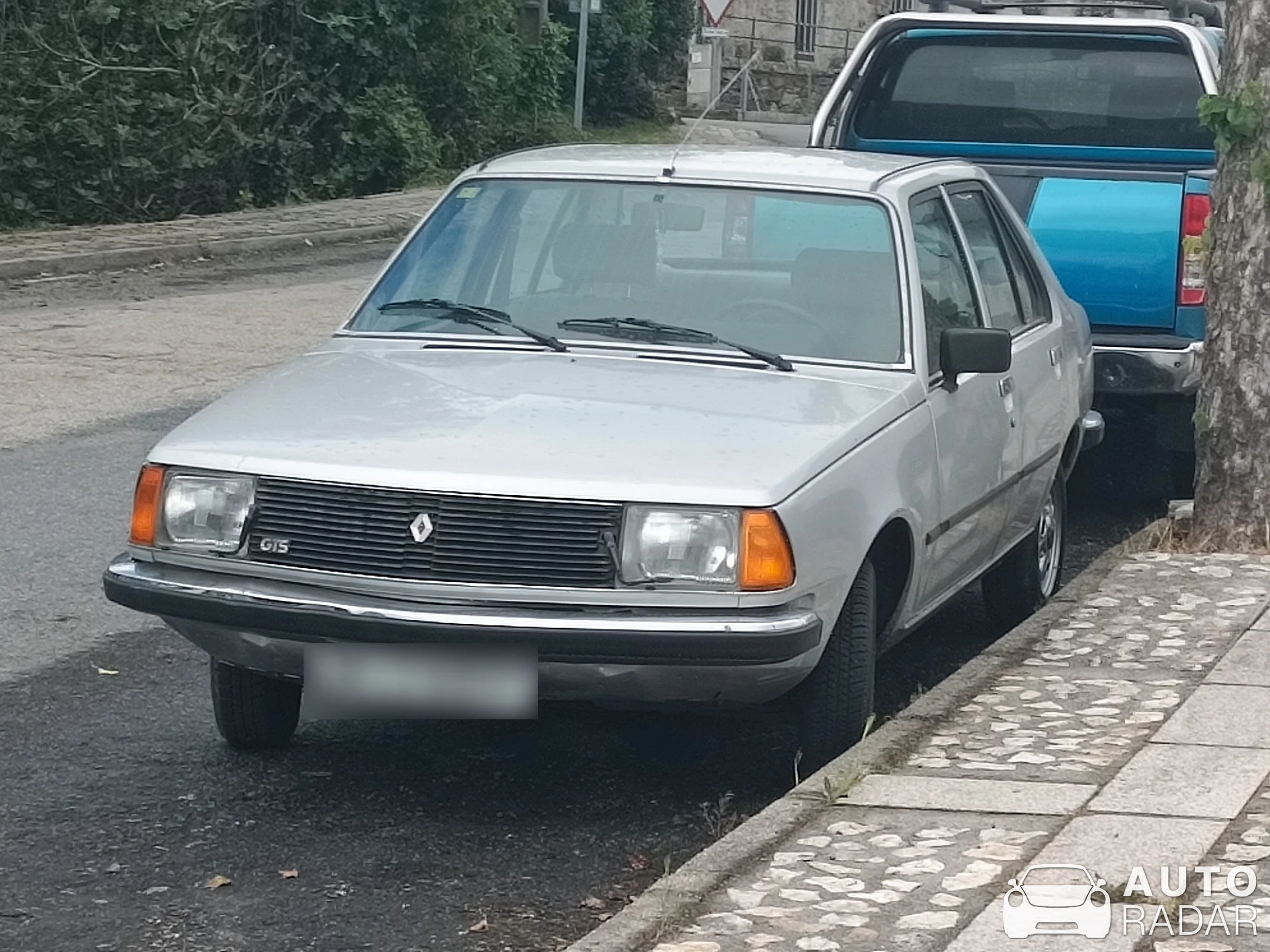 Renault 18 spotted in Bande
