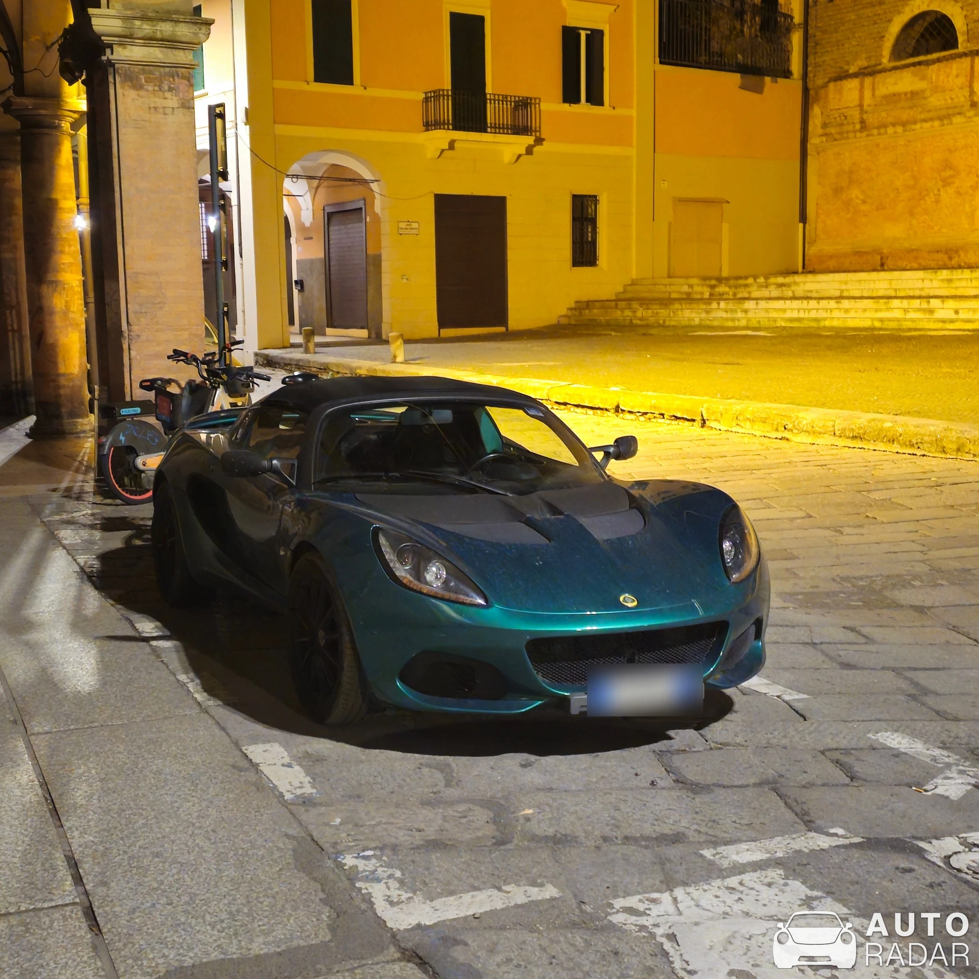 Lotus Elise S2 220R spotted in Bologna, Italy