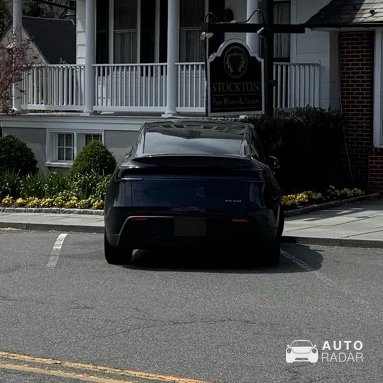 Tesla Model Y Juniper spotted in Stockton