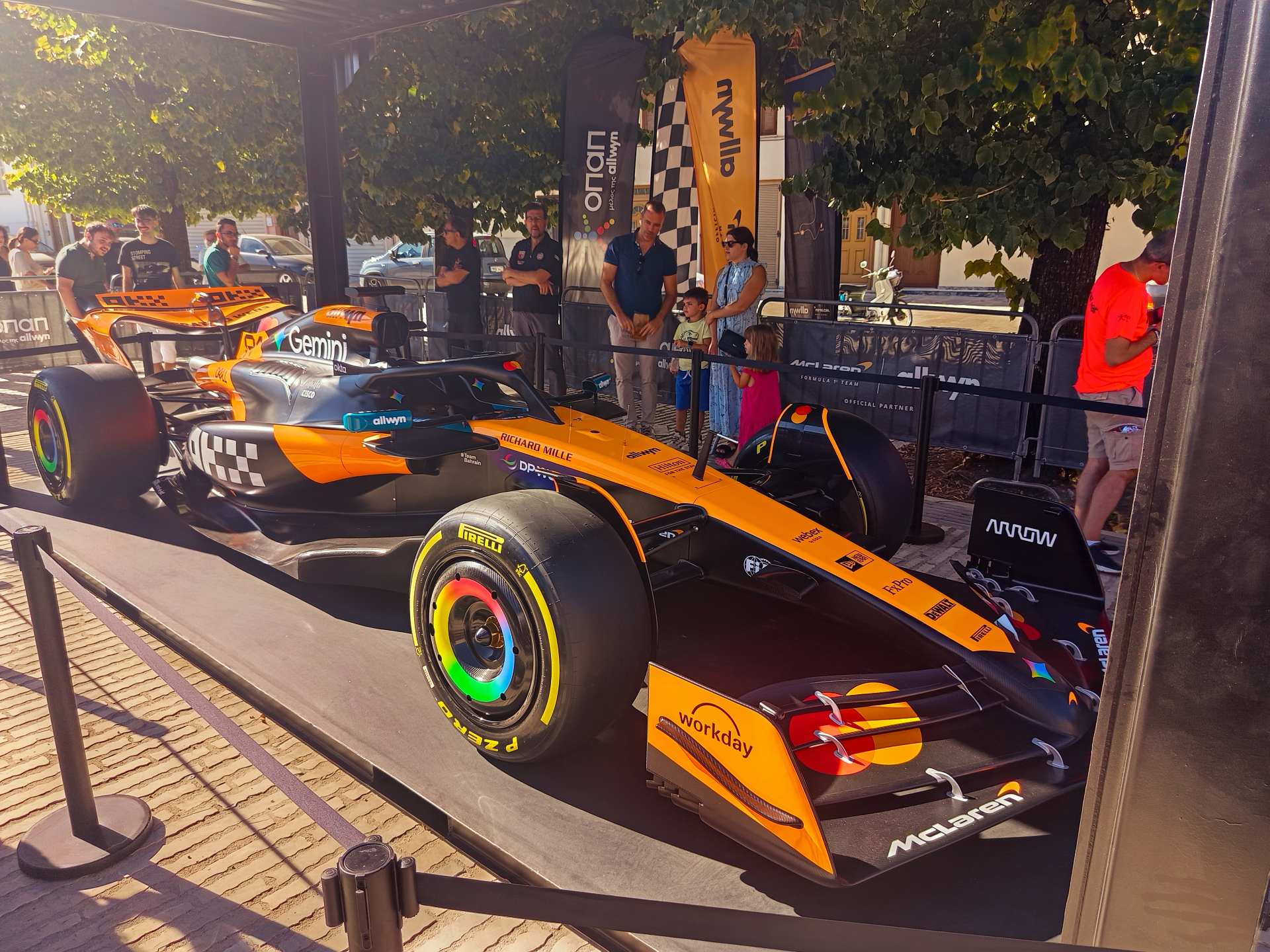 McLaren MCL39