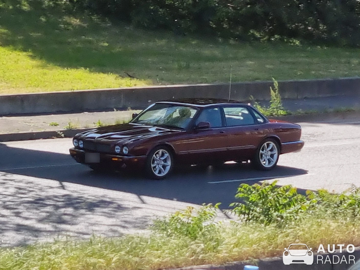 Jaguar XJR spotted in Milano