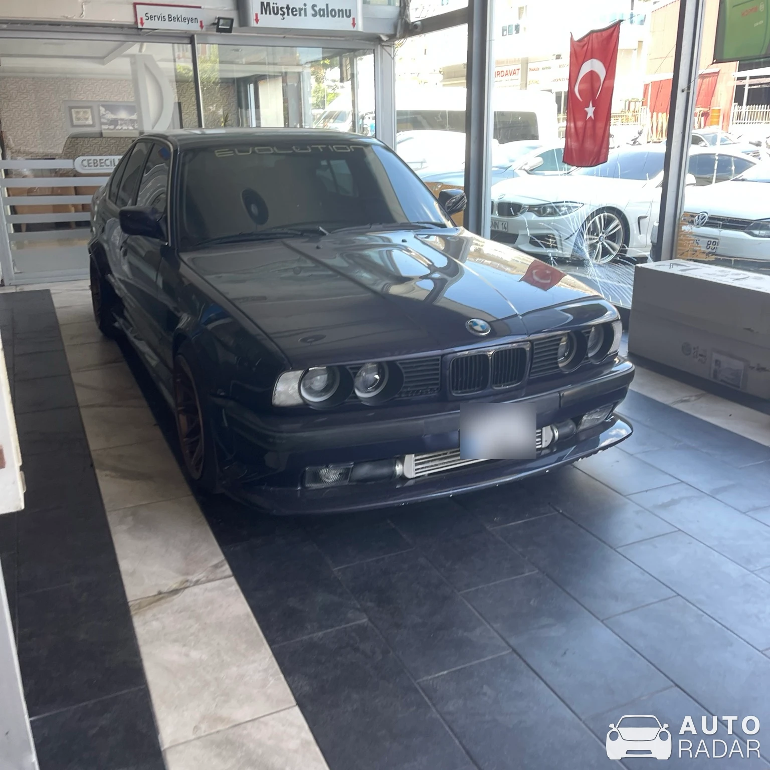 BMW M5 E34 spotted