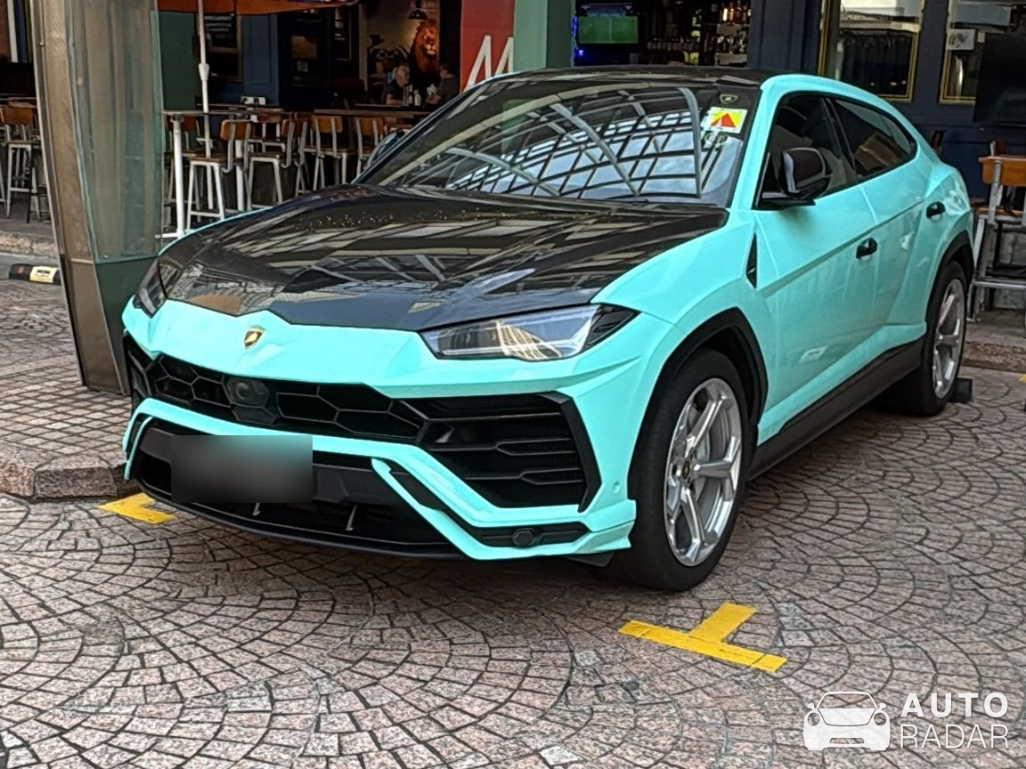 Lamborghini Urus spotted in Singapore, Singapore