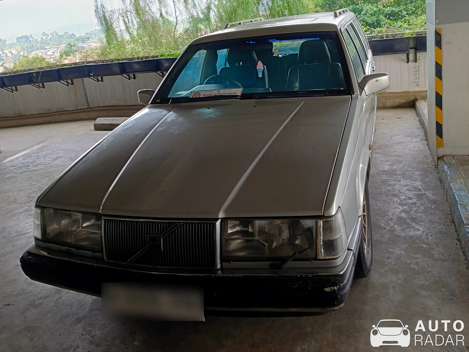 Volvo 940 spotted in Bogor, Indonesia