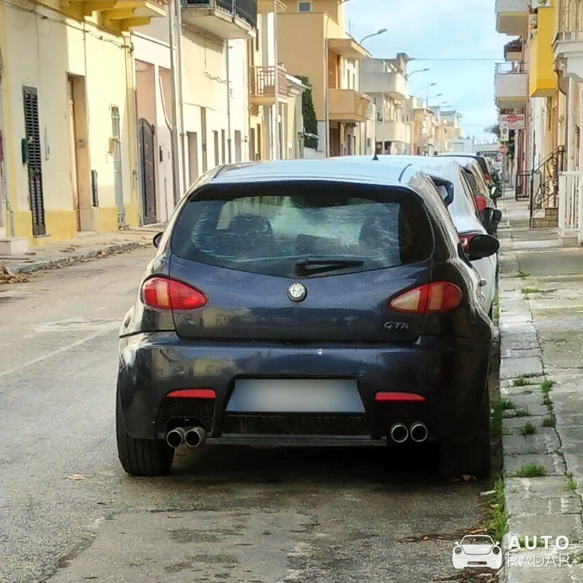 Alfa Romeo 147 GTA spotted in Pulsano, Italy