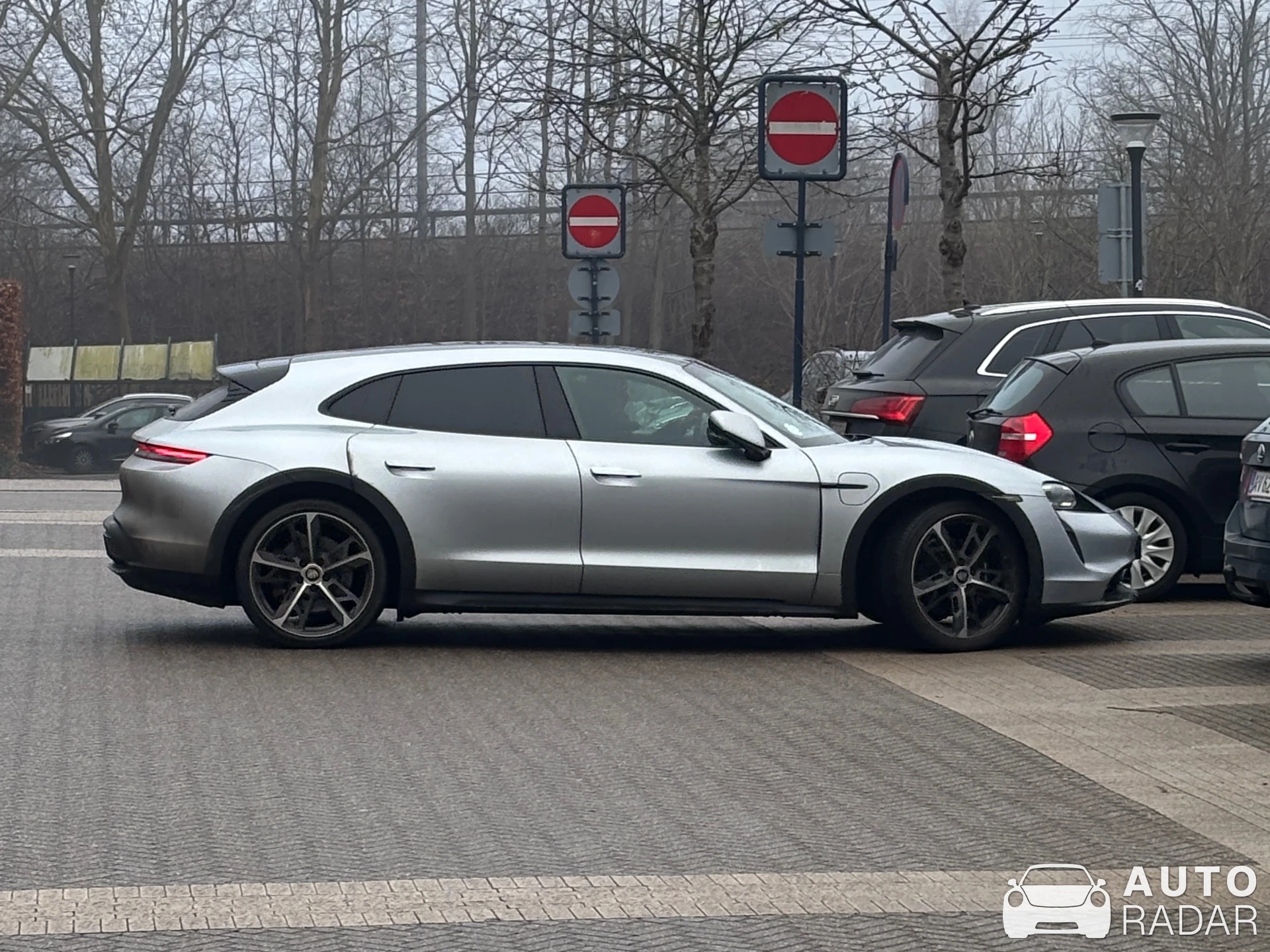 Porsche Taycan 4 Cross Turismo spotted in Holte, Danmark
