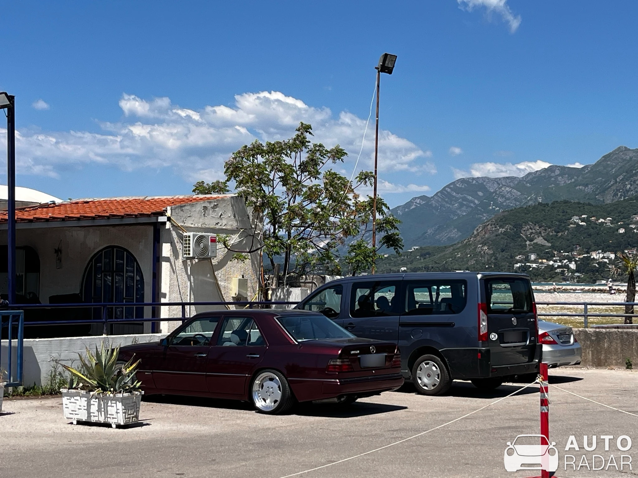 Mercedes-Benz 300E W123 spotted in Ulcinj