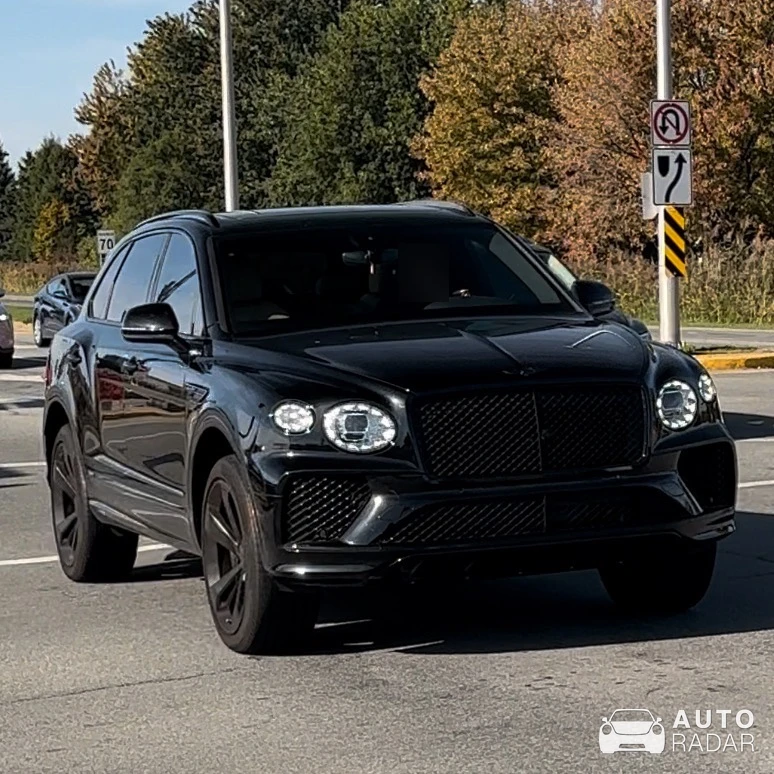 Bentley Bentayga V8 S 2022 spotted in Charlemagne, Canada