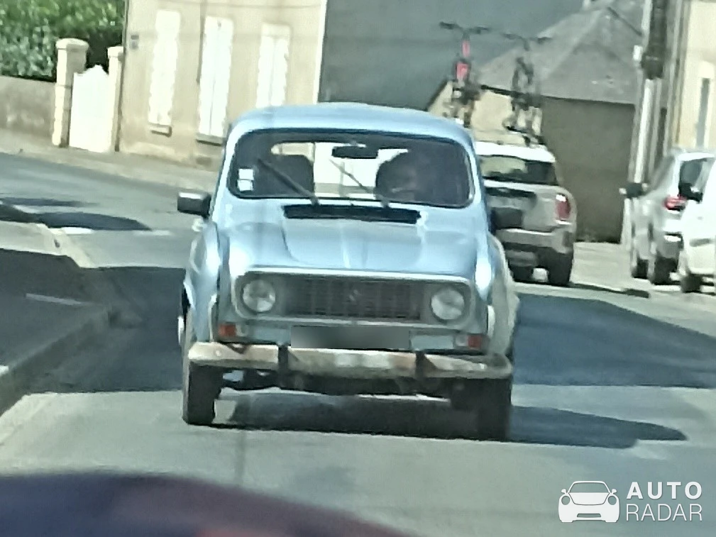 Renault 4 F4 spotted in Chambellay