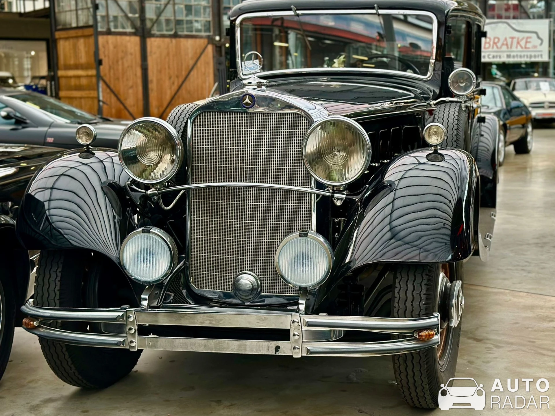 Mercedes-Benz 290 Roadster spotted in Düsseldorf