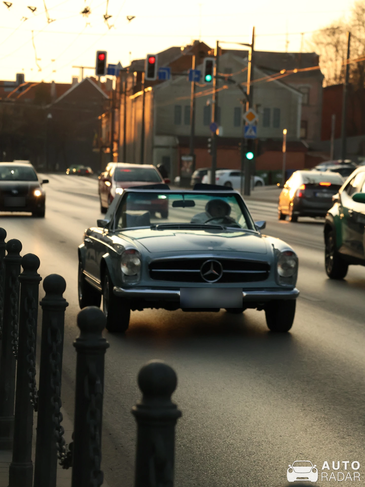Mercedes-Benz 230SL spotted in Kaunas