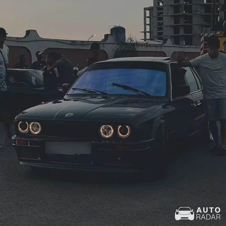 BMW 3 Series E30 spotted in El Djazair, Algeria