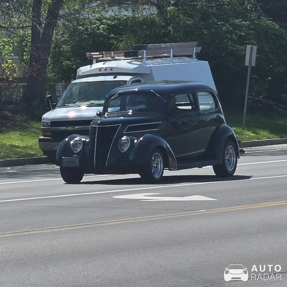 Ford De Luxe 1937 spotted in St. Louis