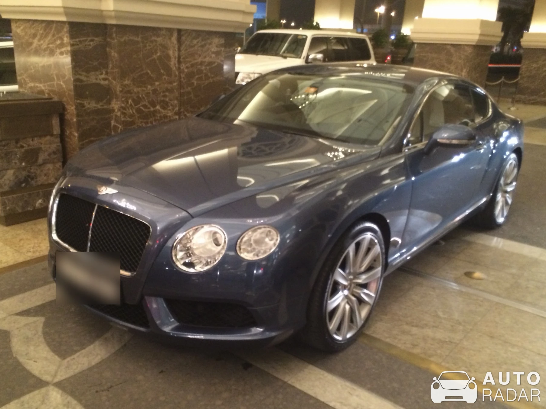 Bentley Continental GT spotted in Dubai, Verenigde Arabische Emiraten