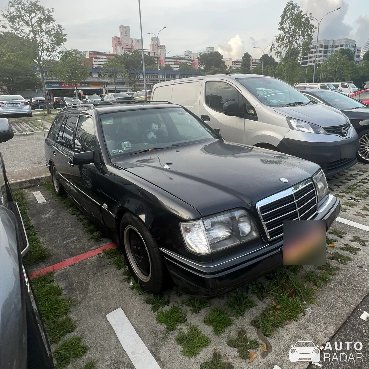 Mercedes-Benz E-Klasse Estate W124 spotted in Singapore
