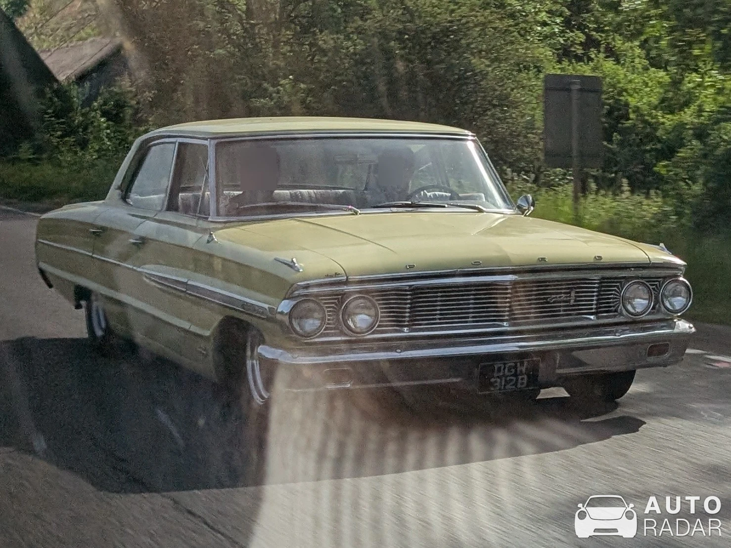 Ford Galaxie 500 spotted in Swadlincote