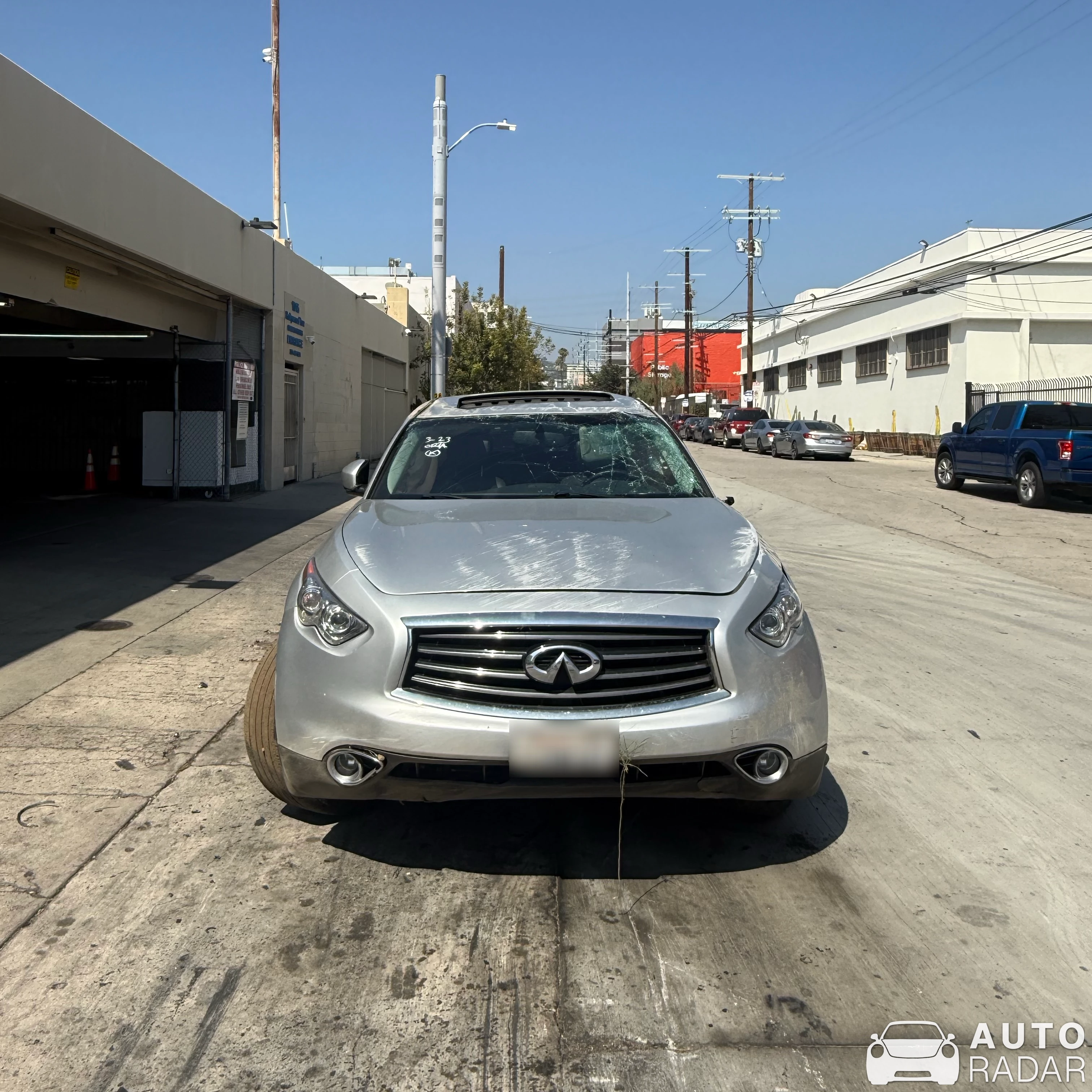 Infiniti QX70 spotted in Los Angeles