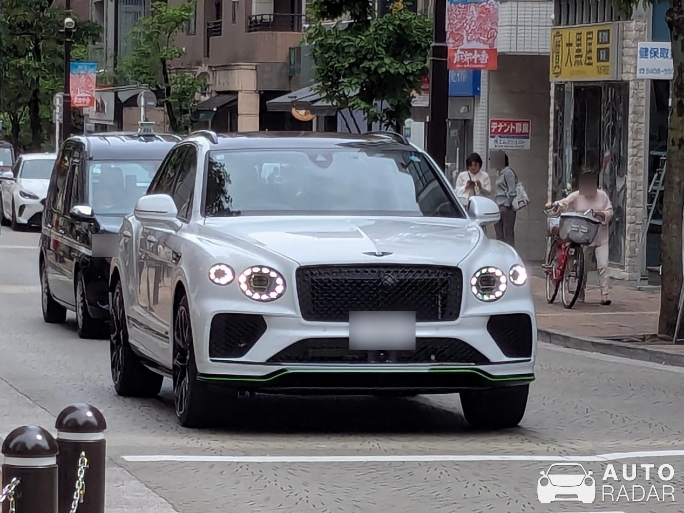 Bentley Bentayga S spotted in 港区