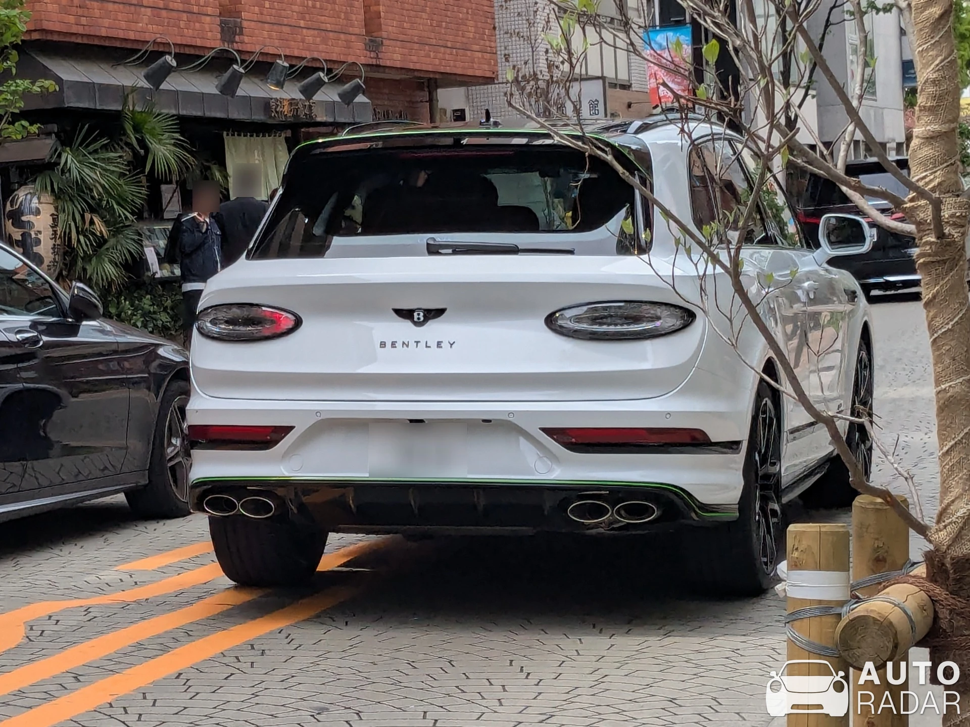 Bentley Bentayga S spotted in 港区, 日本