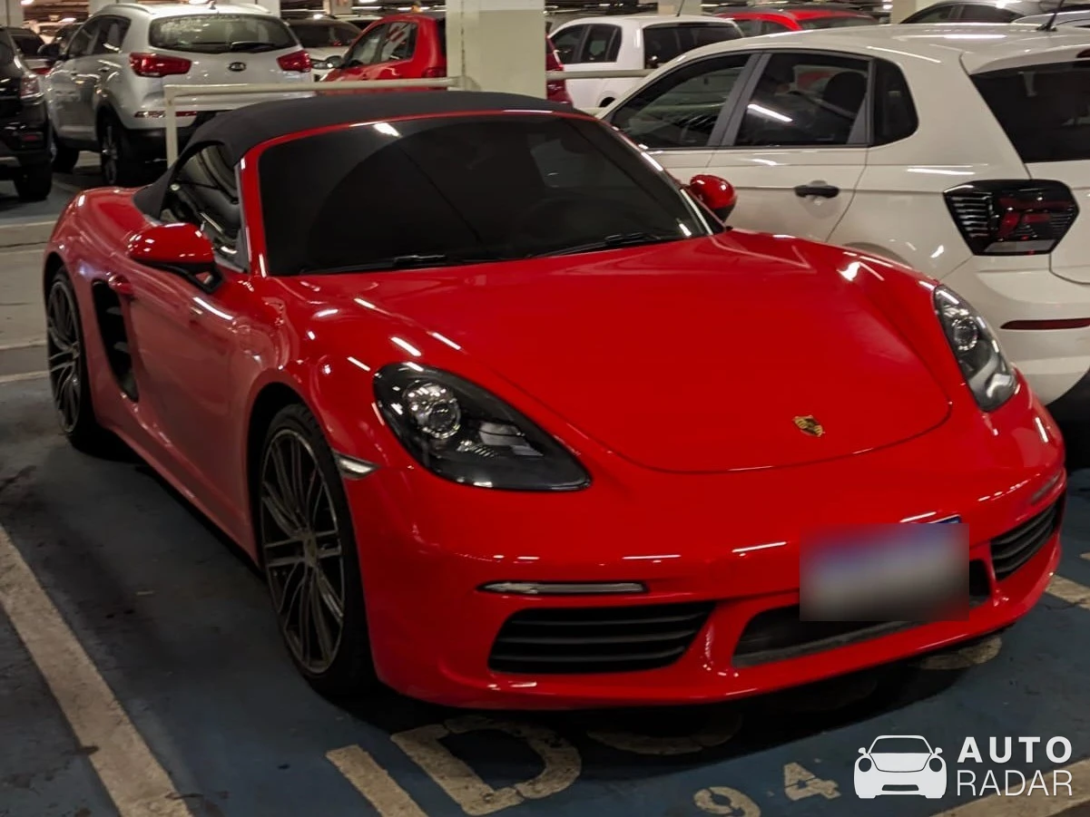 Porsche 718 Boxster spotted in Pampulha, Brazil