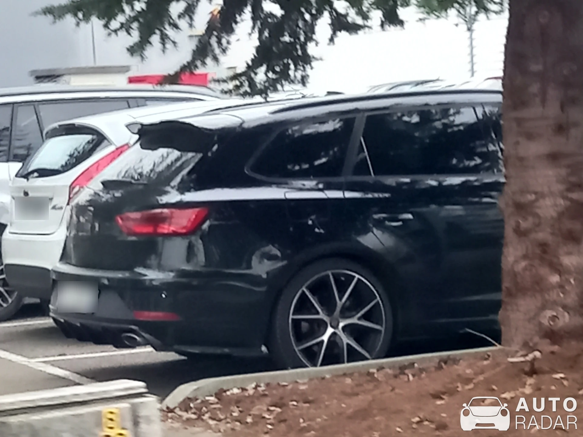 SEAT Leon Cupra R spotted in Epagny Metz-Tessy, France