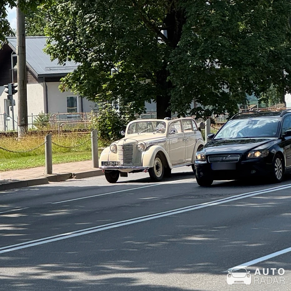 Moskvitch 401 spotted in Jūrmala