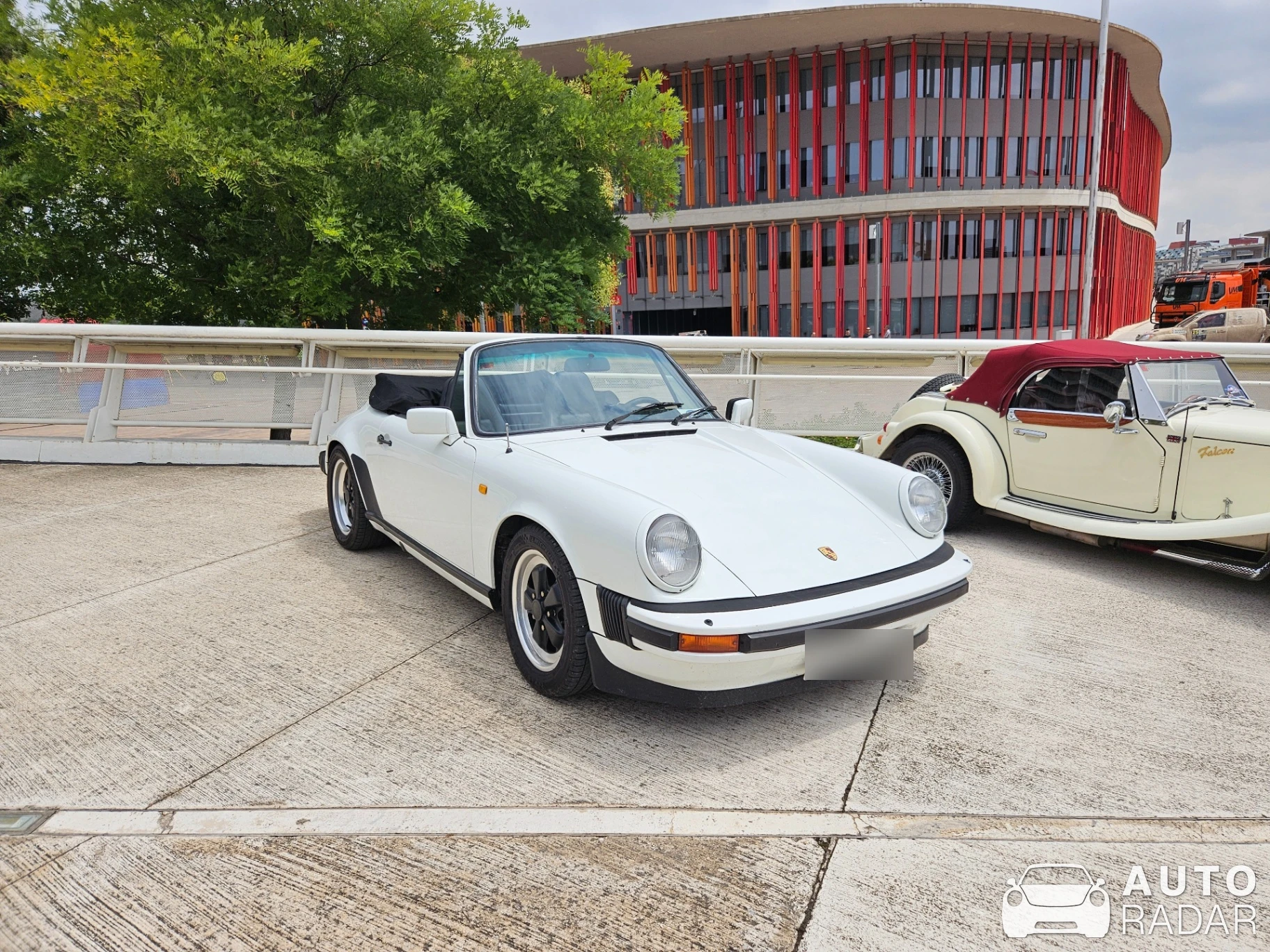 Porsche 911 Carrera 3.2 spotted in Zaragoza, Spain