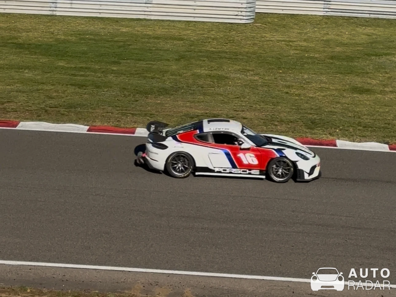 Porsche 718 Cayman GT4 RS MR spotted in Mont-Tremblant