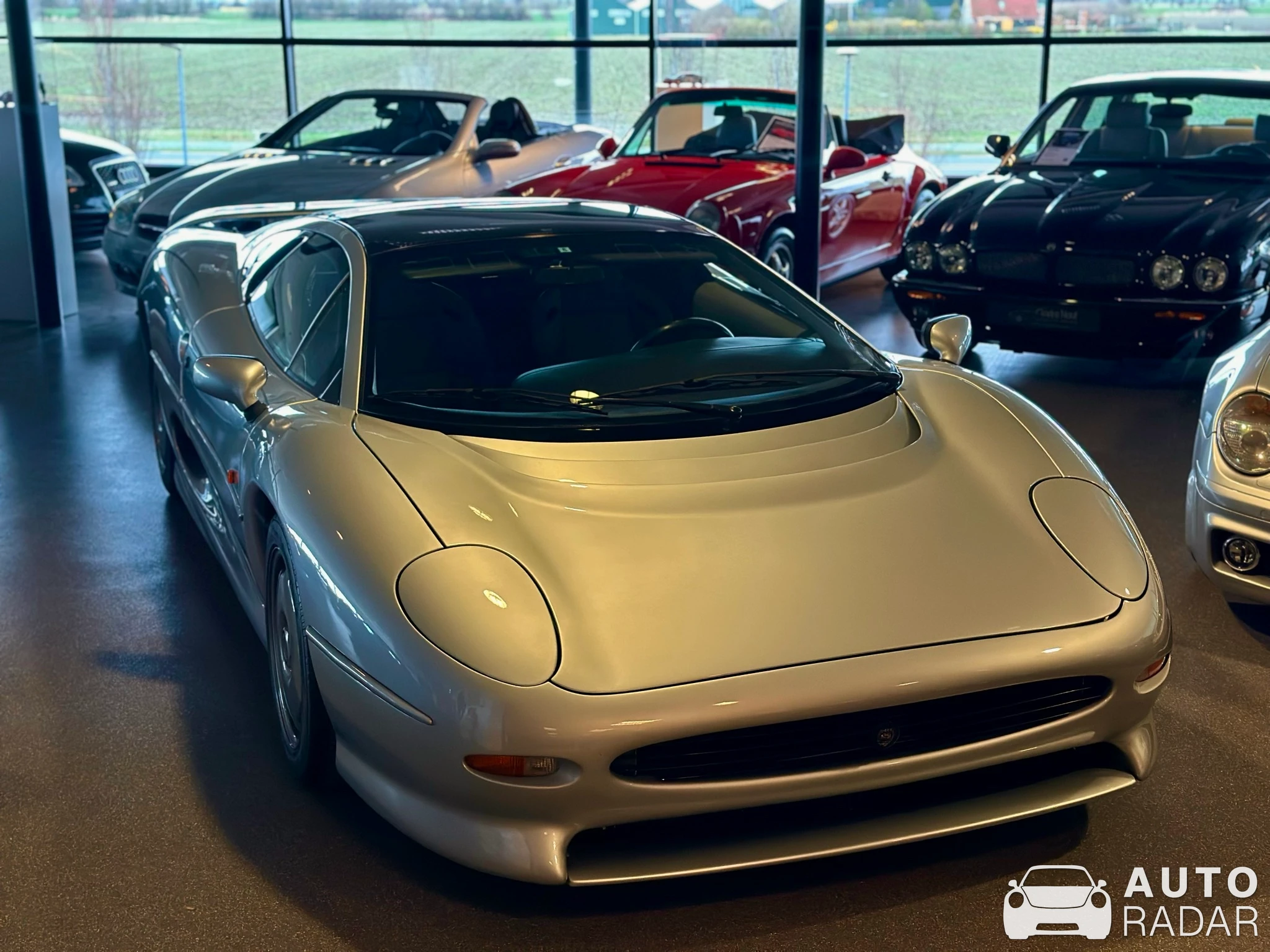 Jaguar XJ220 spotted in Dirksland