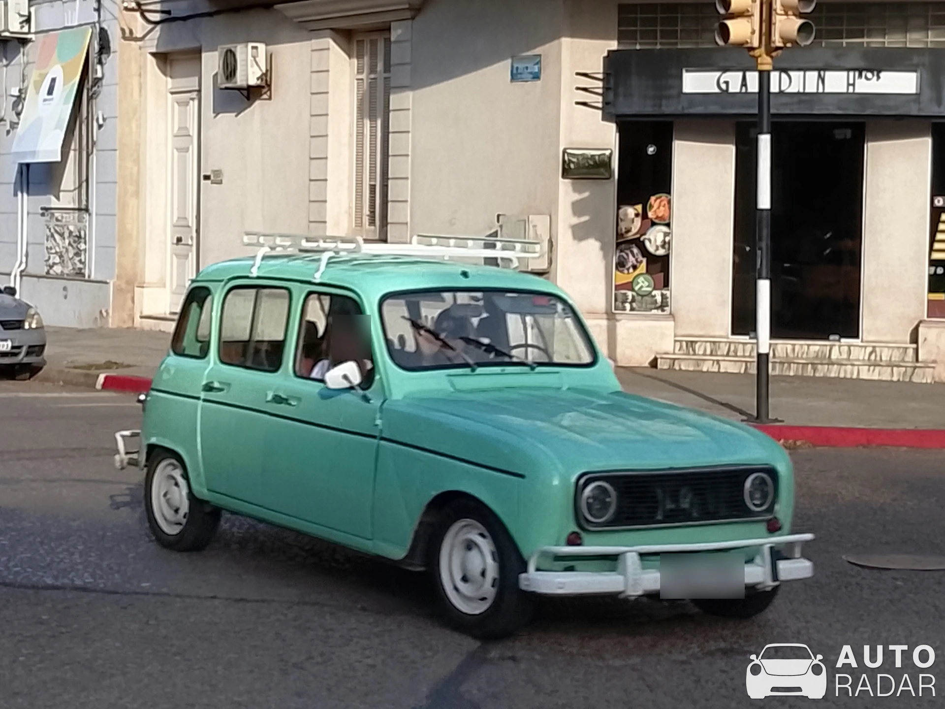 Renault 4 spotted in Salto
