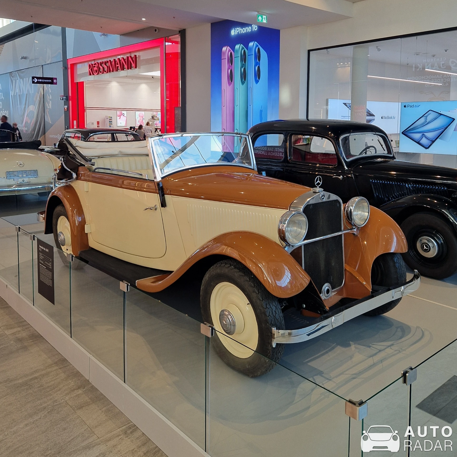 Mercedes-Benz 200 C W21 spotted in Janki