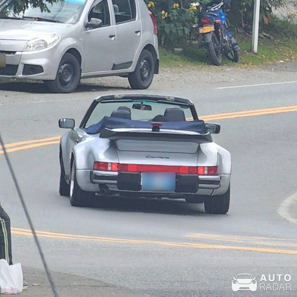 Porsche 911 Carrera 3.2 Targa spotted in Envigado, Colombia