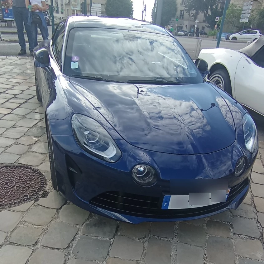 Alpine A110 Légende GT spotted in Pontoise