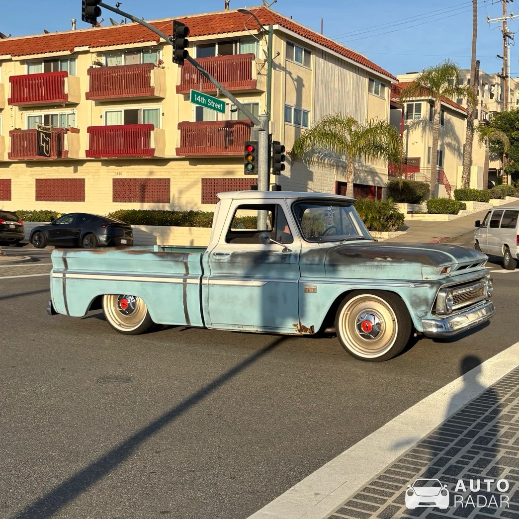 Chevrolet C10 Fleetside spotted in Hermosa Beach