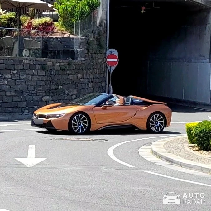 BMW i8 Roadster First Edition spotted
