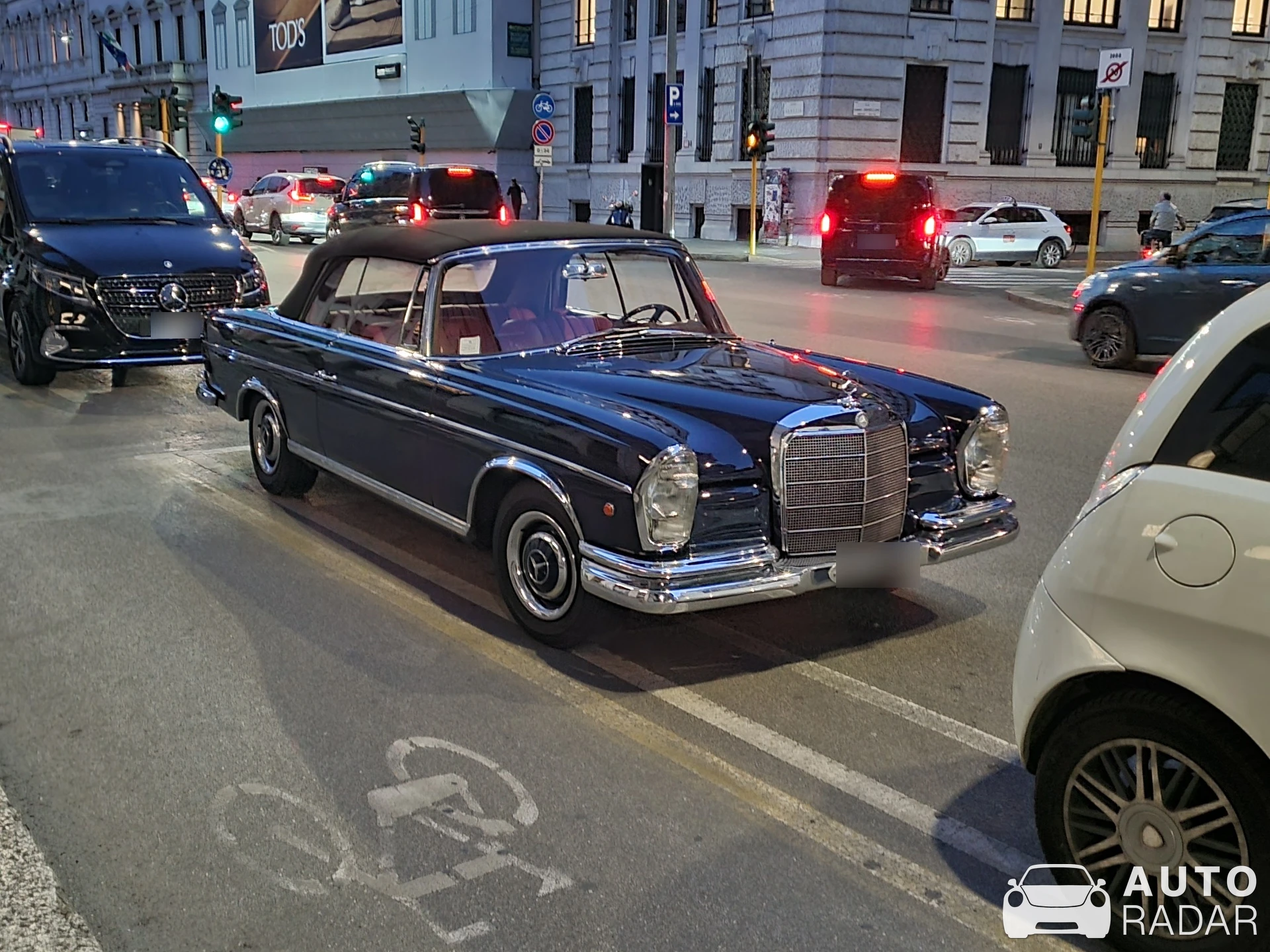 Mercedes-Benz W111 spotted in Milano