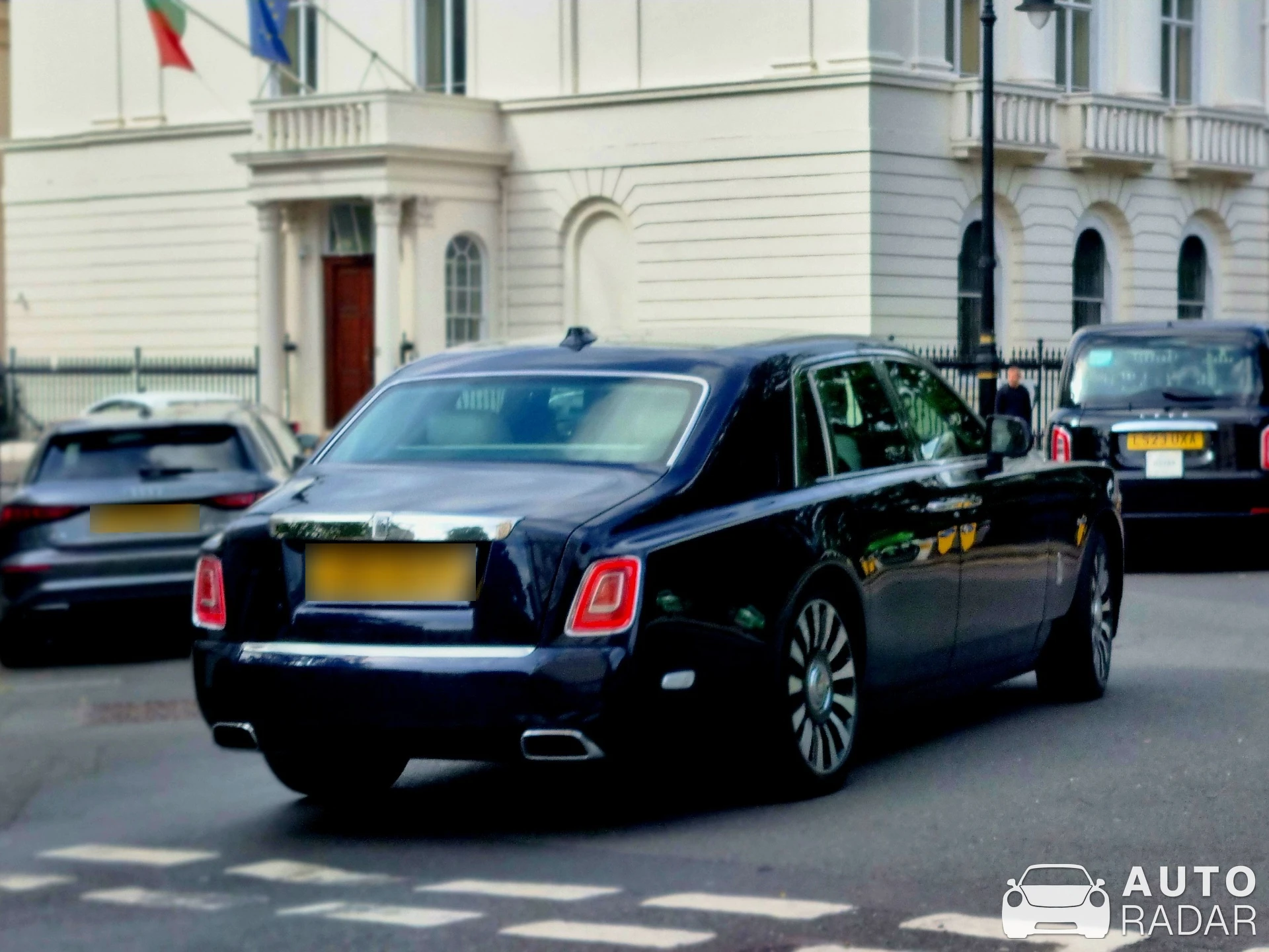 Rolls-Royce Phantom VIII EWB spotted
