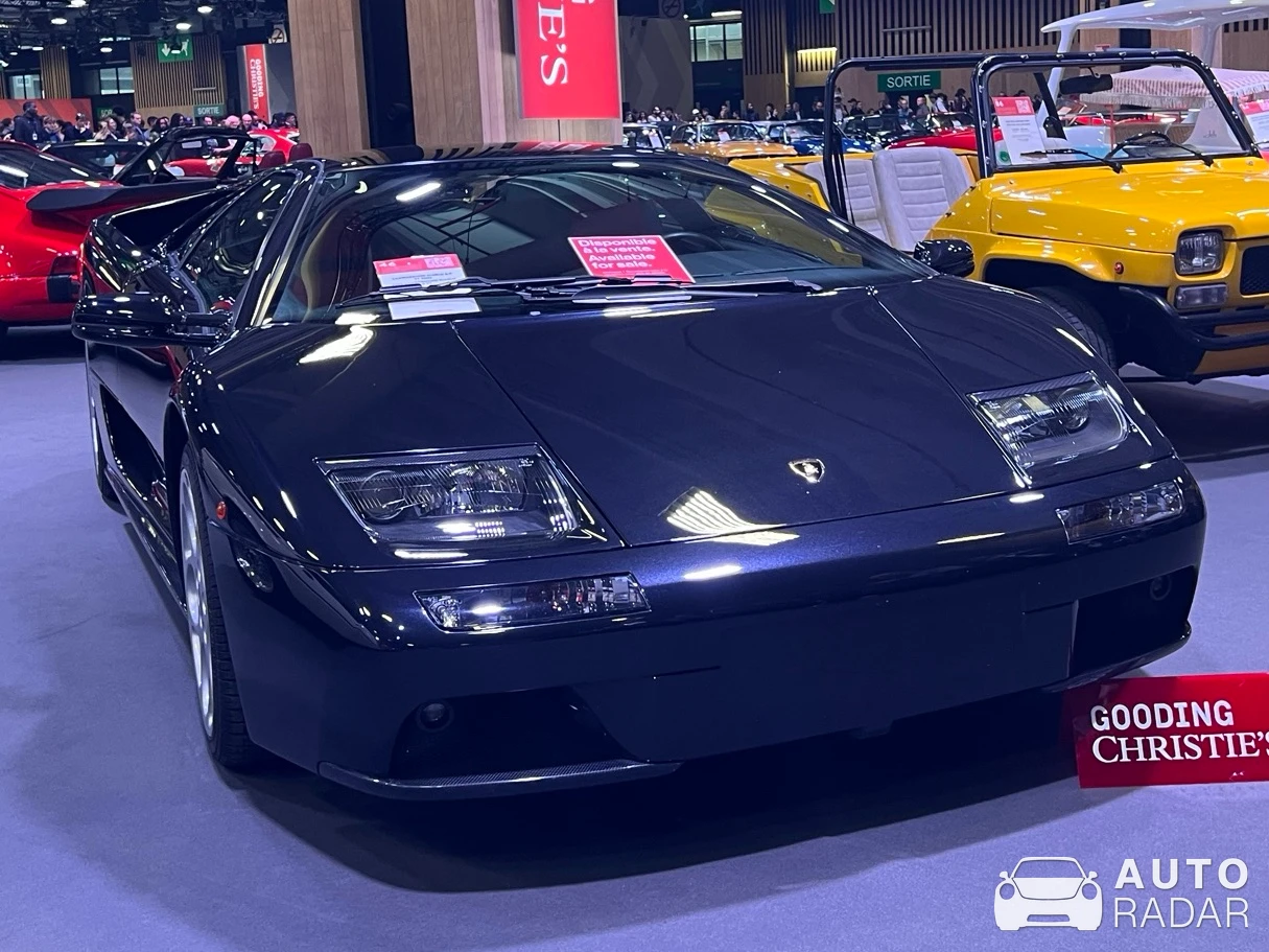 Lamborghini Diablo VT spotted in Vanves, France