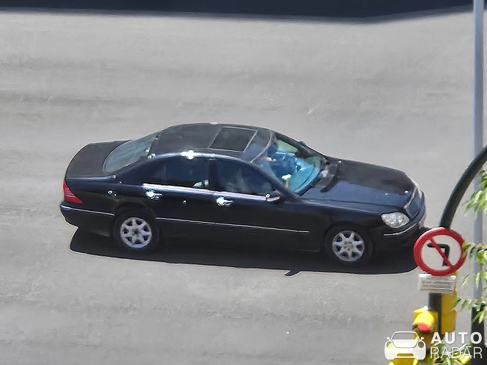 Mercedes-Benz S-Klasse W220 spotted in Zaragoza