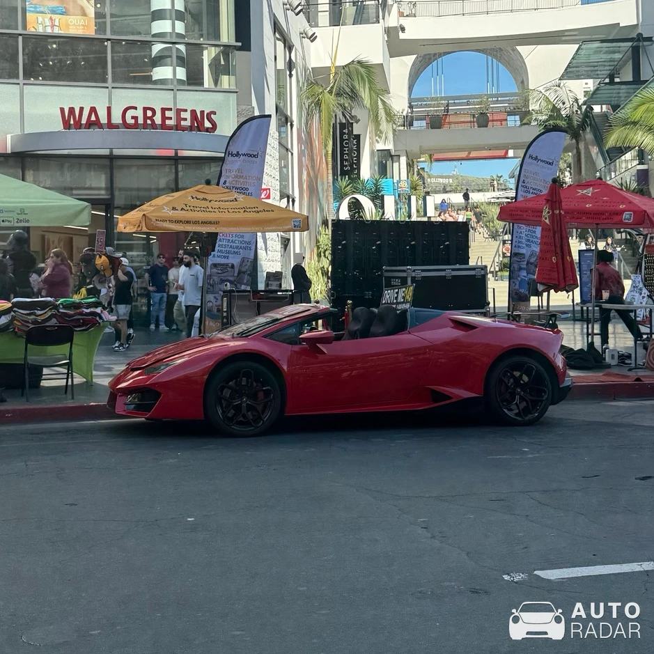 Lamborghini Huracán LP610-4 Spyder spotted in Los Angeles, United States
