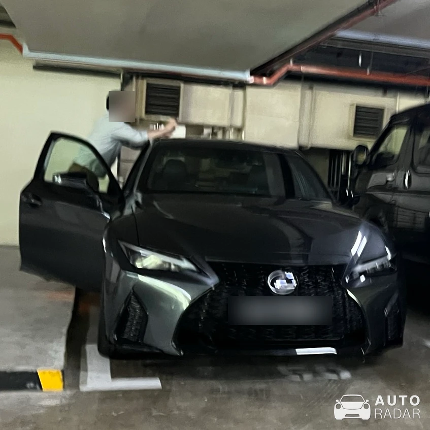 Lexus IS 300h spotted in Singapore