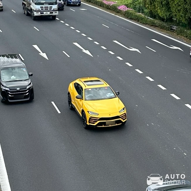 Lamborghini Urus spotted in Singapore, Singapore