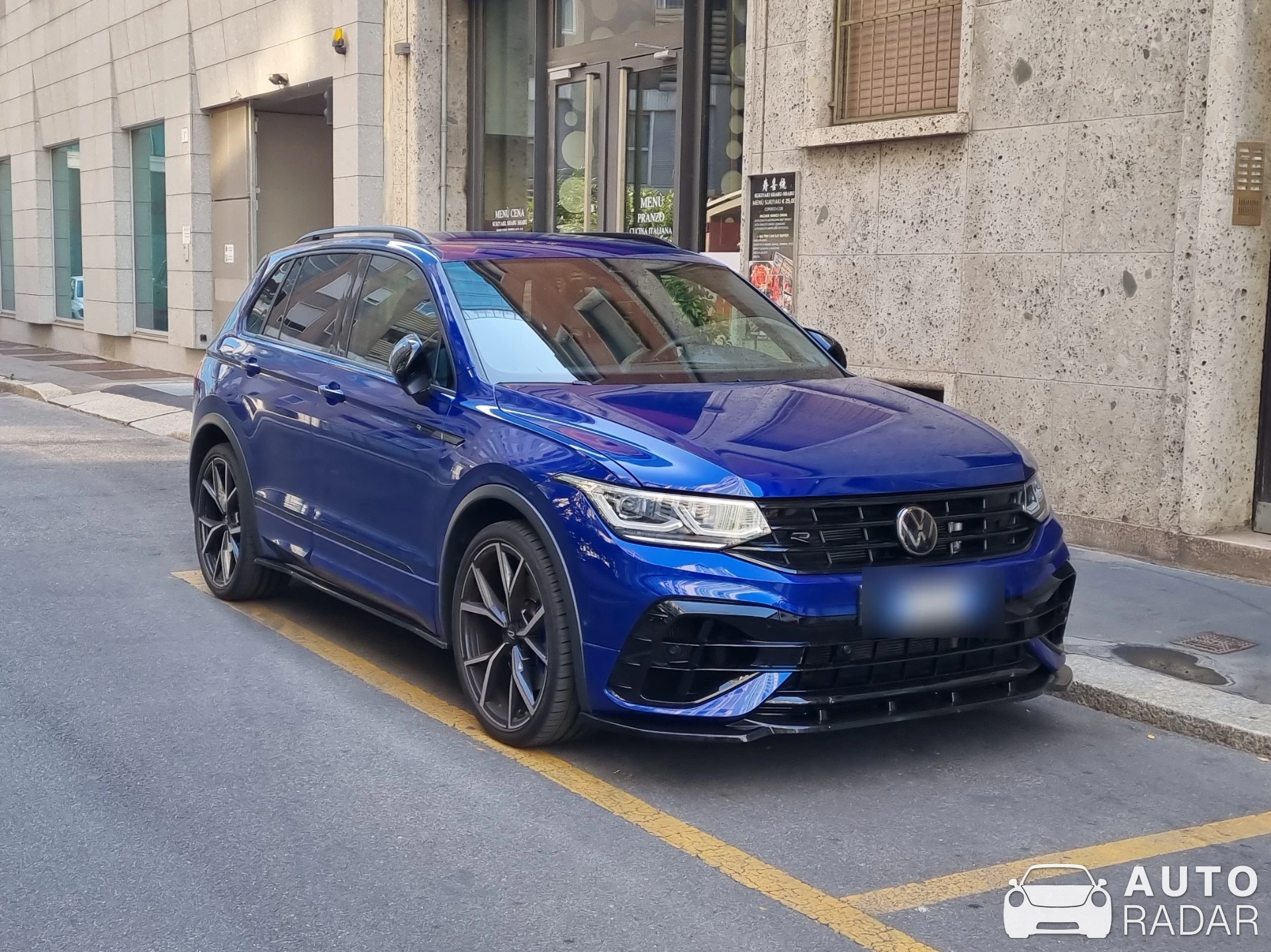Volkswagen Tiguan R spotted in Milano