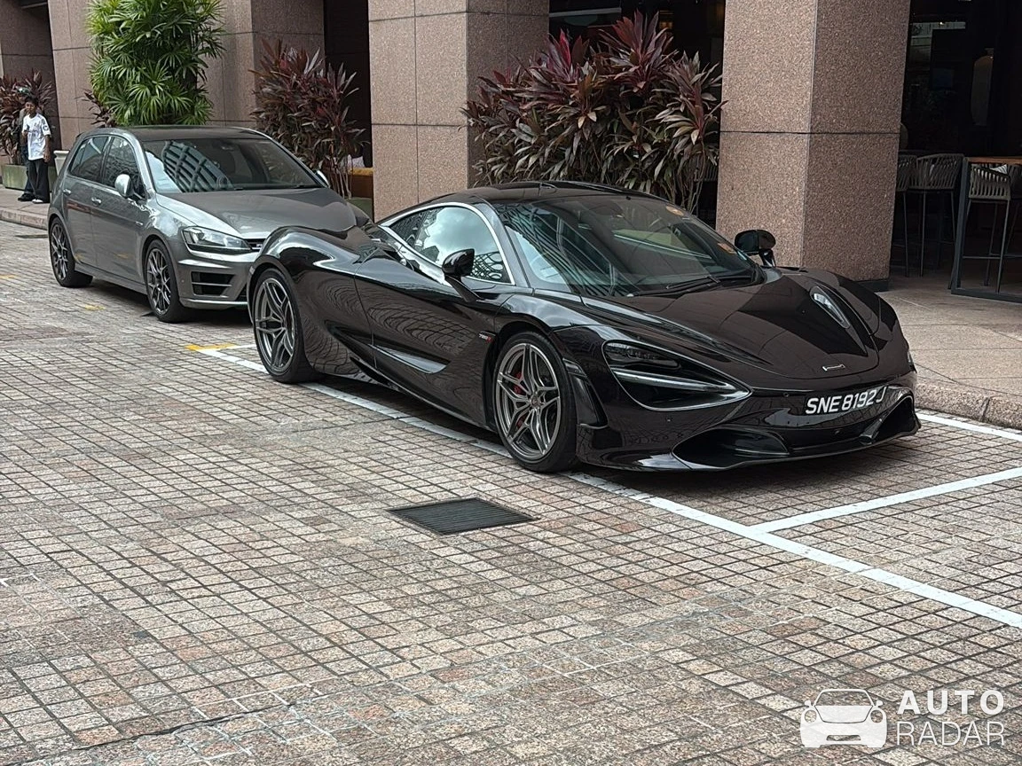 McLaren 720S spotted in Singapore, Singapore