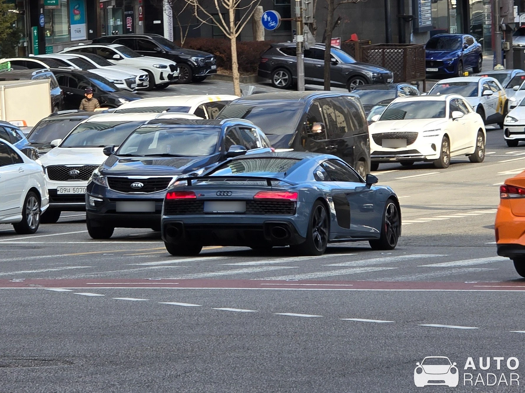 Audi R8 V10 spotted in 강남구, 대한민국