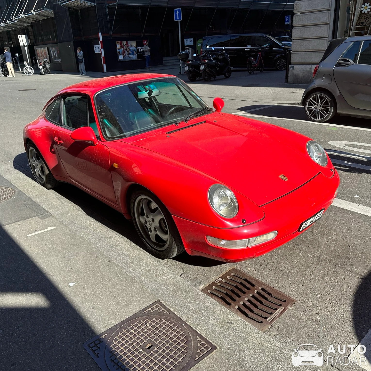 Porsche 993 Carrera 4 spotted in Zürich