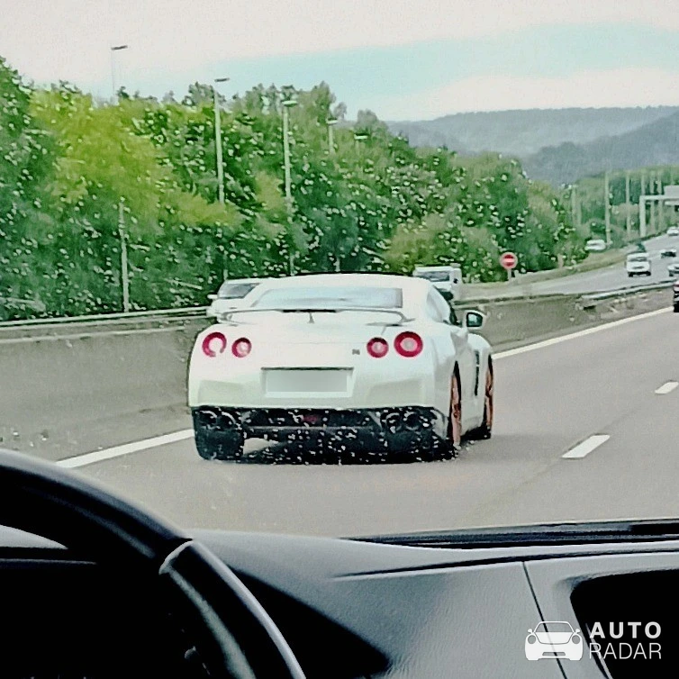 Nissan GT-R R35 spotted in Tourville-la-Rivière, Francia