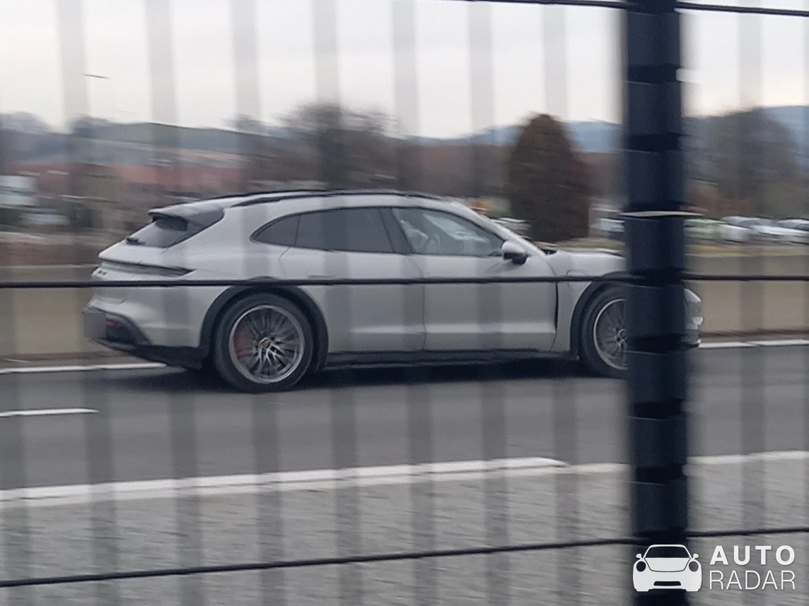 Porsche Taycan 4S Cross Turismo spotted in Epagny Metz-Tessy, France